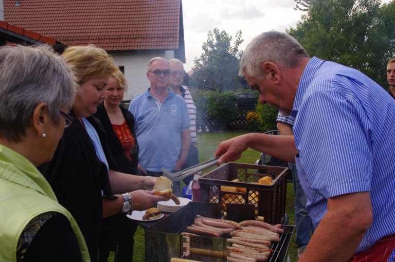 Norbert Tessmer versorgt die Gäste